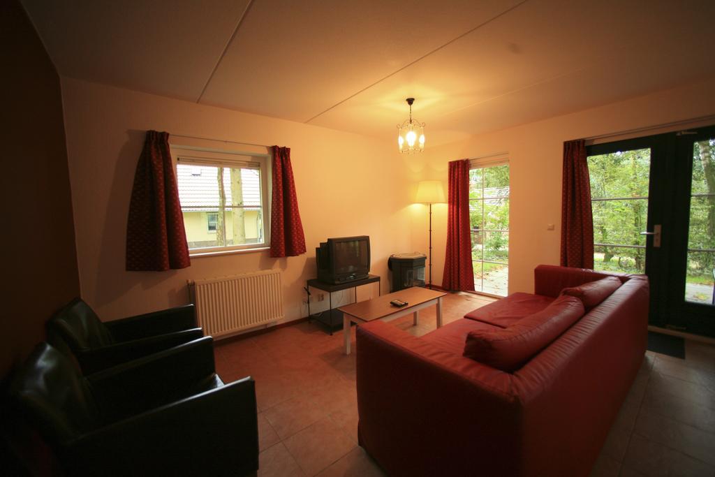 Roompot Recreatiepark De Tolplas Vriezenveen Kamer foto