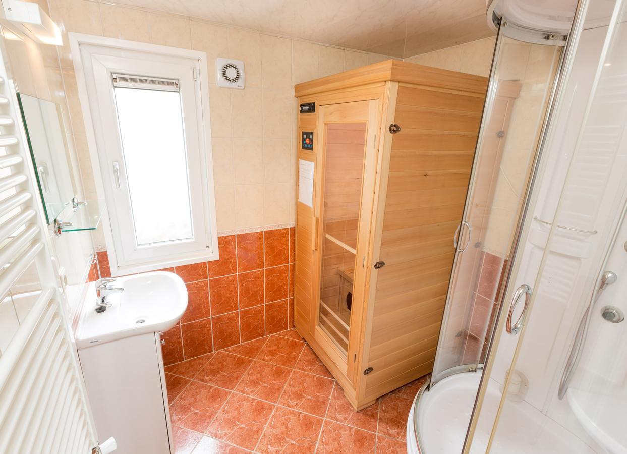 Roompot Recreatiepark De Tolplas Vriezenveen Buitenkant foto